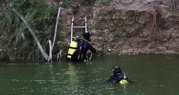 Emekli mühendis kazdırdığı çukura düşerek can verdi!