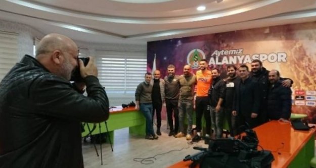 Fotoğraf makinesi bu kez Çavuşoğlu’ndaydı