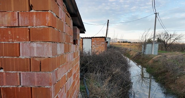 Kilitleri kırıp su motorlarını çaldılar