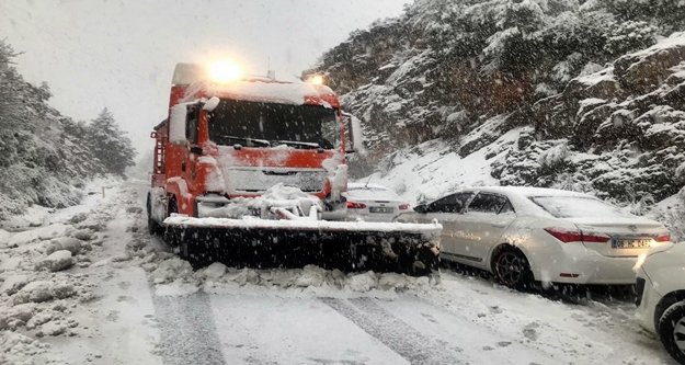 Konya’ya gidecekler dikkat! Kar yolları kapattı