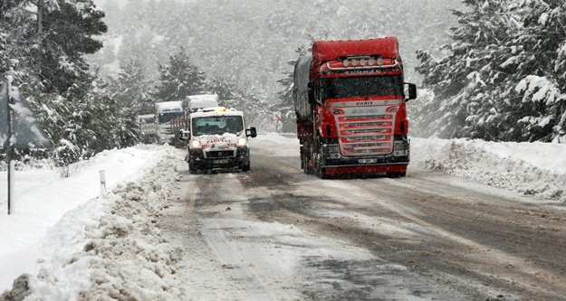 Konya’ya gidecekler dikkat! Kar yolları yeniden kapattı