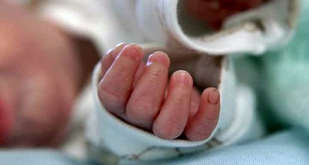 Mama yerken fenalaşan 45 günlük bebek öldü