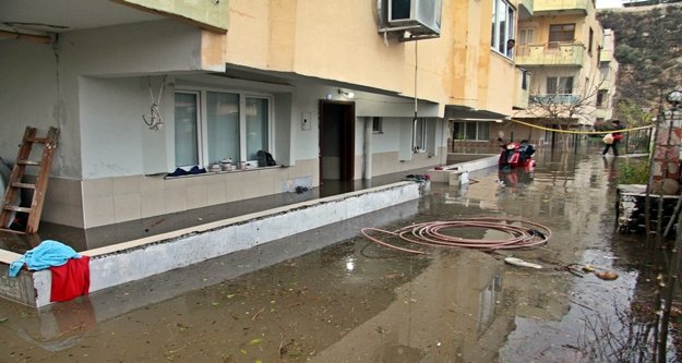 Sağanakta 20’ye yakın evi su bastı!