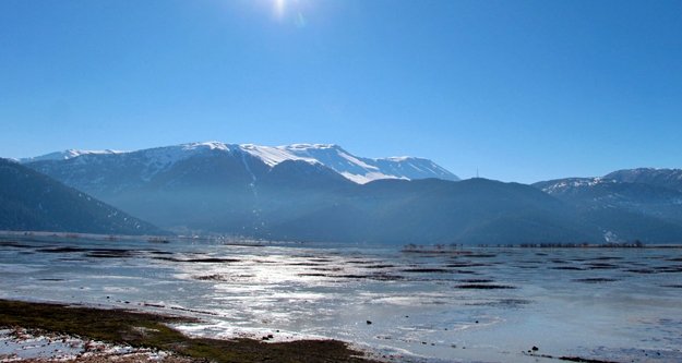 Soğuk hava Antalya’daki gölü dondurdu!