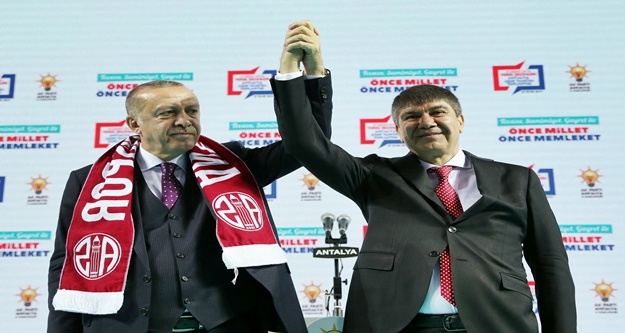 Türel: "7 futbol sahası kadar çamur temizledik"