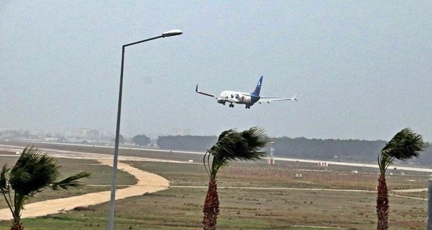 Uçaklar beşik gibi sallandı!