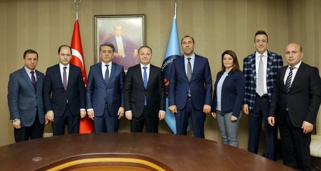 Üniversiteye 1 amfi 1 de laboratuvar