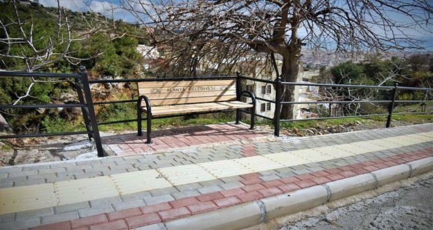 Yücel’den öğrencilere korkuluklu kaldırım