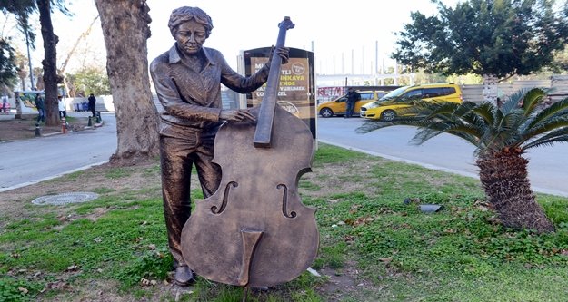 Zarar gören heykeller onarıldı