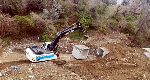 Alanya'da heyelandan kapanan o yol açıldı