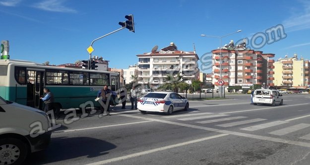 Alanya'da korkutan halk otobüsü kazası