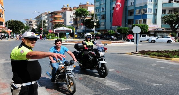 Alanya polisi motosikletlilere göz açtırtmıyor