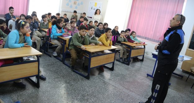 Alanya polisi öğrencilere trafik kurallarını aşıladı