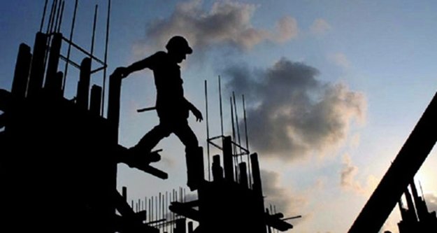 Alanya’da çatıdan düşen işçi ölümden döndü!