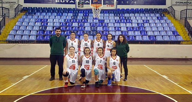 Alanyalı kızlar şampiyonada ilk galibiyeti aldı