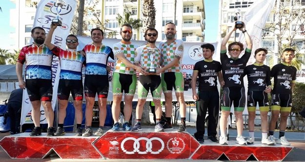 Alanyasporlu bisikletçiler Mersin'den kupalarla döndü