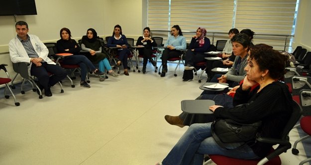 ALKÜ EAH personeli işaret dili eğitiminde