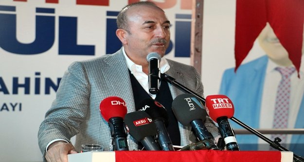Bakan Çavuşoğlu açtı ağzını yumdu gözünü!