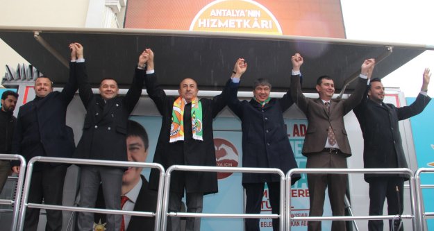 Bakan Çavuşoğlu Alanya’da partisinin seçim ofisini açtı