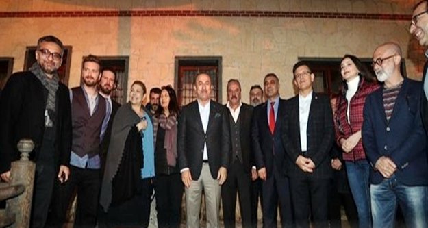 Bakan Çavuşoğlu Alanya’daki  dizi setini ziyaret etti