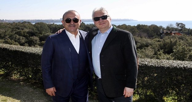 Bakan Çavuşoğlu'ndan Macaristan teması