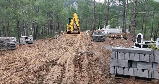 Büyükşehrin Alanya’da mezarlık mesaisi