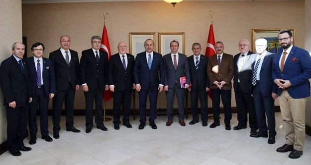 Gazeteciler Bakan Çavuşoğlu’nu makamında ziyaret etti