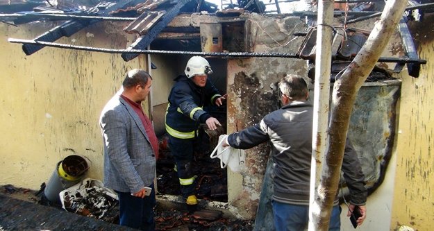 Gecekonduda çıkan yangın yürekleri ağza getirdi