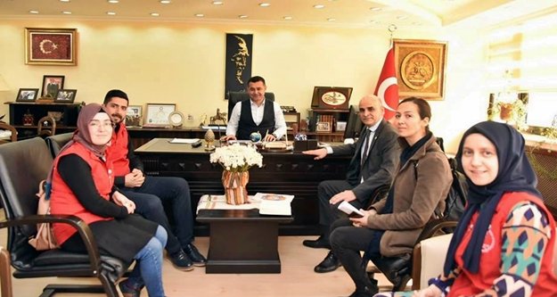 Geleceğin teknoloji yıldızları Yücel’i ziyaret etti