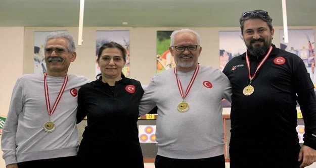 Gençlere taş çıkartıyorlar: Okçulukta da şampiyon oldular