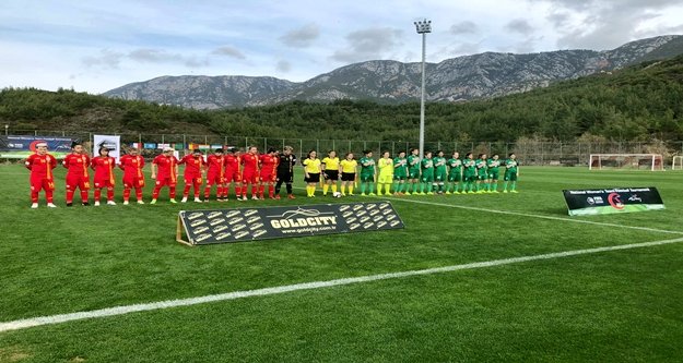Kadın futbolcular Alanya'da ter dökecek