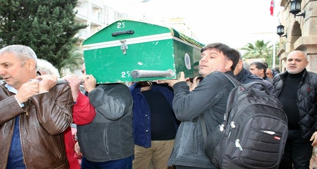 Meslektaşlarının omuzlarında sonsuzluğa uğurlandı