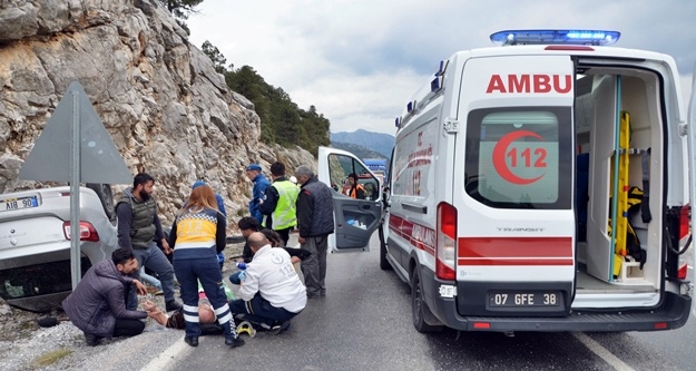 Otomobil takla attı: 2 kişi ağır yaralandı!