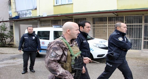 Pompalıyla intihar etmek isteyen kişi ekipleri alarma geçirdi