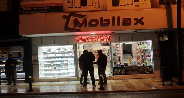 Silah tutukluk yaptı, hayatları kurtuldu!