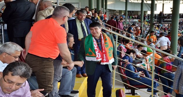 Türel’den Alanyaspor taraftarına 4 otobüs