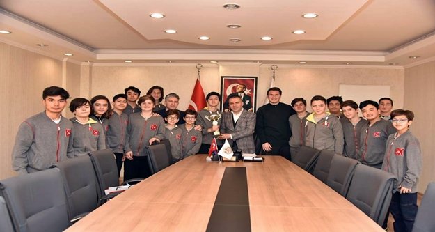 Yüksel Alanya'yı gururlandıran sporcularla buluştu
