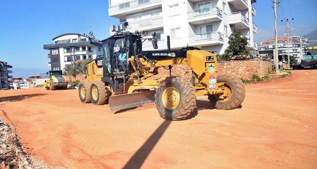 Alanya Belediyesi o yolları da asfaltladı