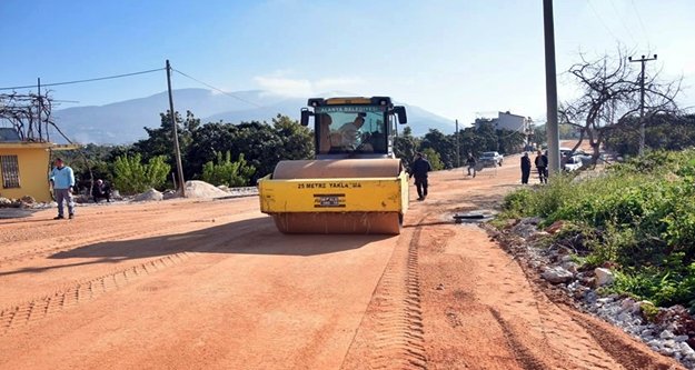 Alanya Belediyesi sıcak asfaltta hız kesmiyor