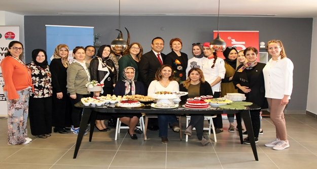 Alanyalı kadınlar 'Mutlu Pasta Atölyesi'nde buluştu