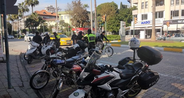 Alanya polisi kurallara uymayan motosikletlileri affetmiyor