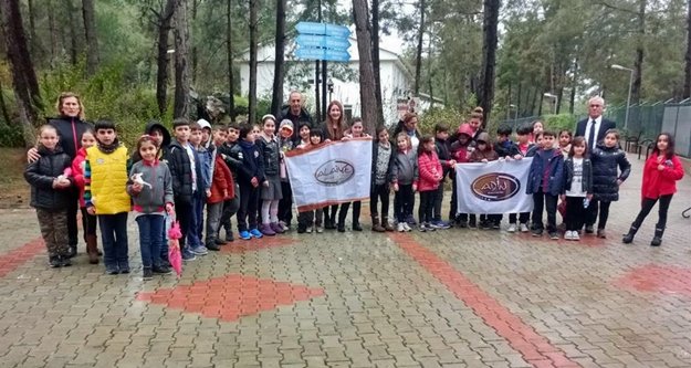 Alanyalı öğrencilerden barınak ziyareti