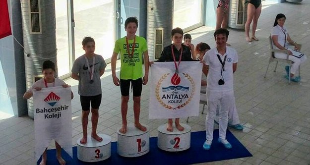 Alanyalı sporcu iki gururu birden yaşattı