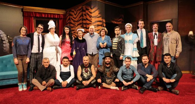 Alanyalı tiyatrocular 27 Mart’ı sahnede kutladı