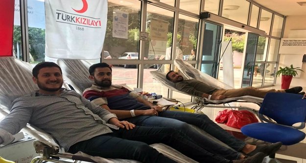 Alanyalı ülkücüler farkındalık için kan verdi