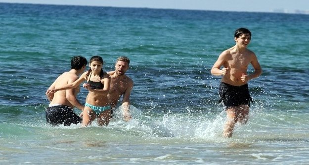 Alanyalılar hafta sonu plajlara akın etti