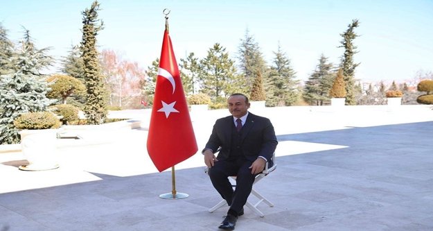 Bakan Çavuşoğlu Türkiye’nin tanıtımı için poz verdi
