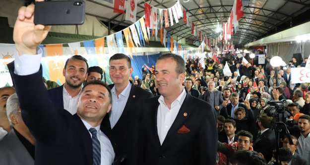 Konaklı Yücel'i bağrına bastı