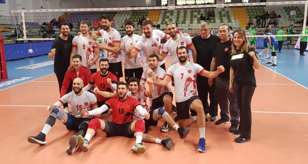 Lideri kendi evinde devirdik