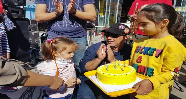 Lösemi savaşçısı minik Öykü’ye sürpriz parti